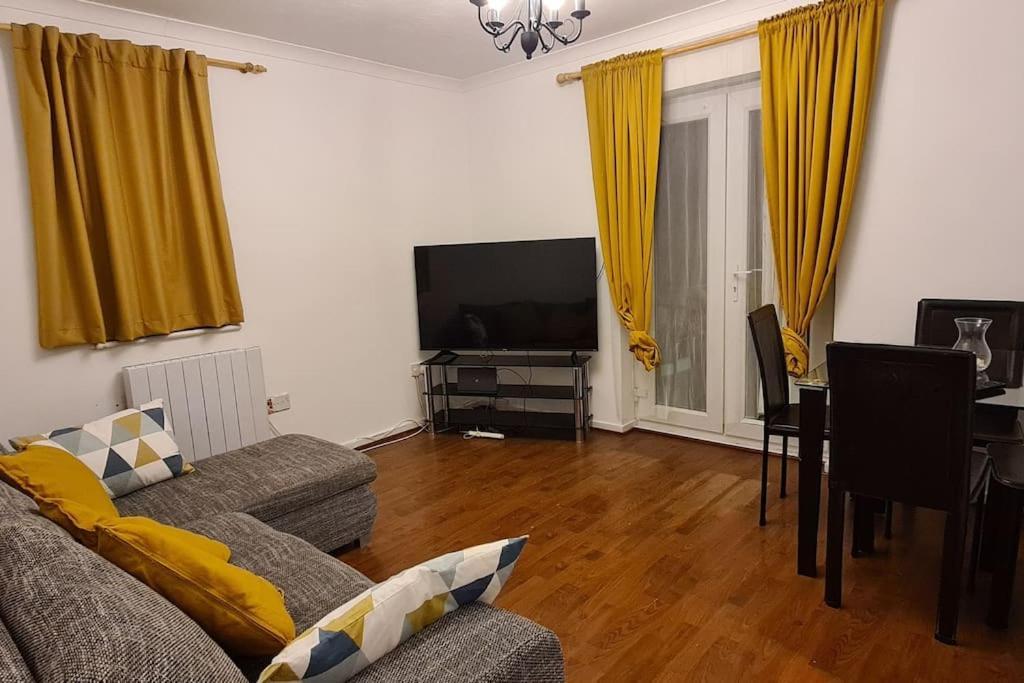 Private 2 Bed Flat Close To Excel & City Airport لندن المظهر الخارجي الصورة