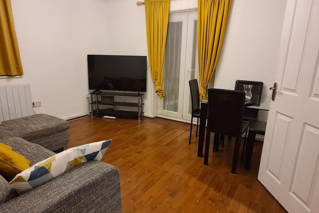Private 2 Bed Flat Close To Excel & City Airport لندن المظهر الخارجي الصورة